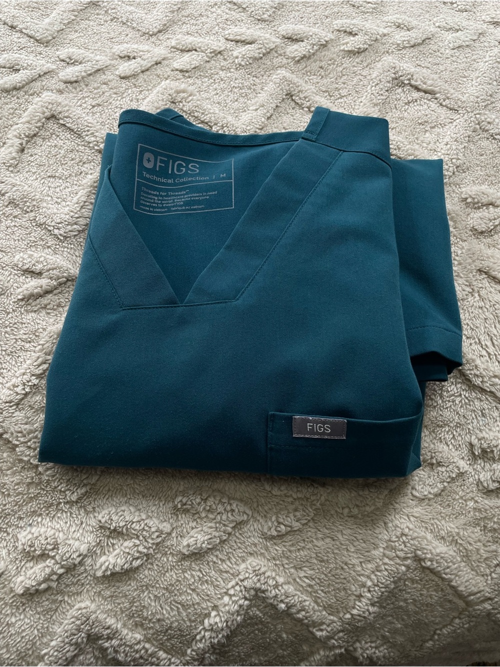 Figs Teal V-Neck Scrub Top Size Medium
Medical Staff